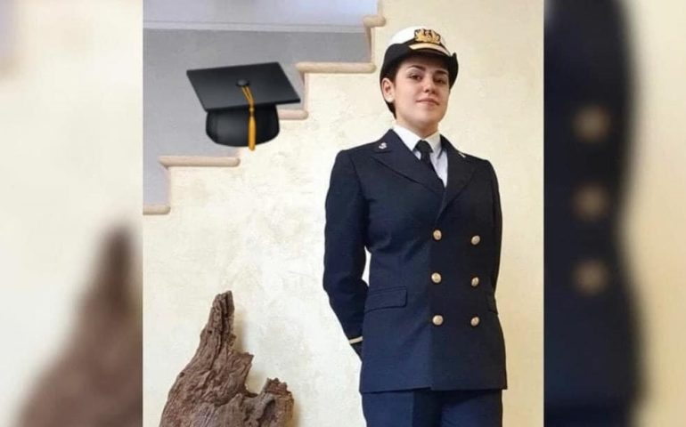 Tortolì festeggia Federica, neo ufficiale di Marina: “Una donna esempio di tenacia e caparbietà”