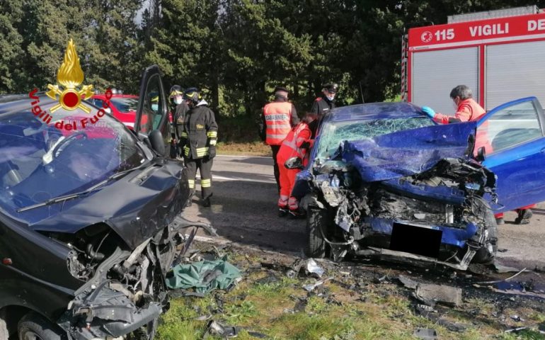 Sardegna, tragico scontro frontale fra auto e furgone: due persone decedute e una in ospedale