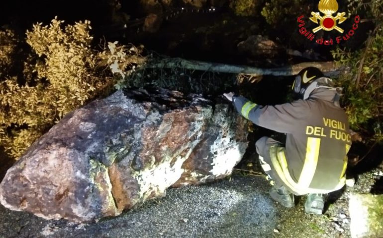 Maltempo in Sardegna. Una frana blocca la SP 3: intervengono i Vigili del fuoco