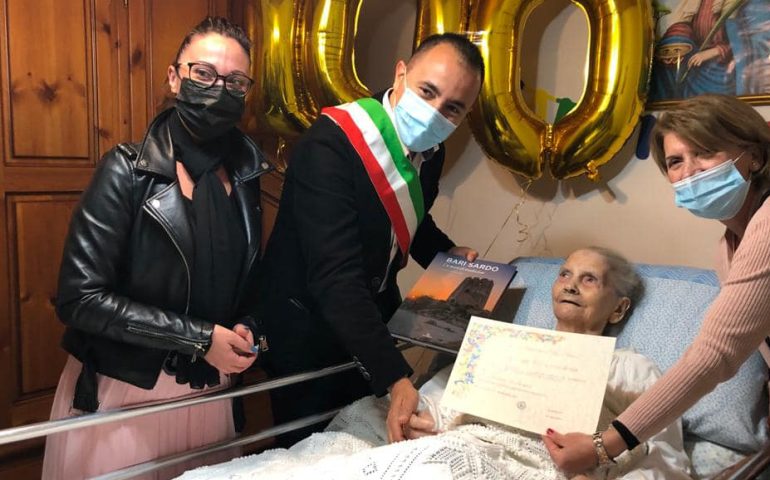 Ogliastra terra di longevità, “tzia” Anna Piras a Bari Sardo festeggia i 100 anni