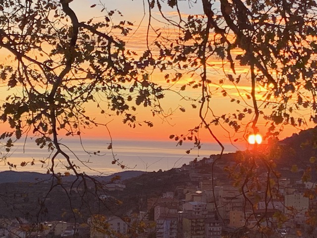 Le foto dei lettori. Il sole sorge a Lanusei