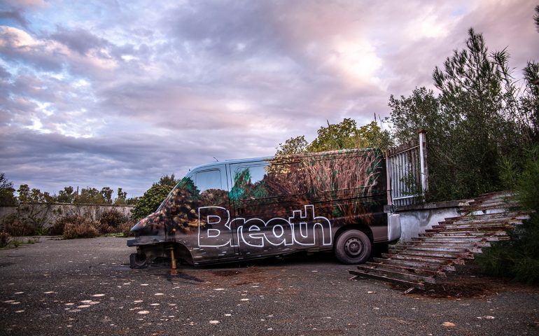 “Breath”, l’ultima opera di Manu Invisible dedicata a George Floyd e alle vittime di abuso di potere