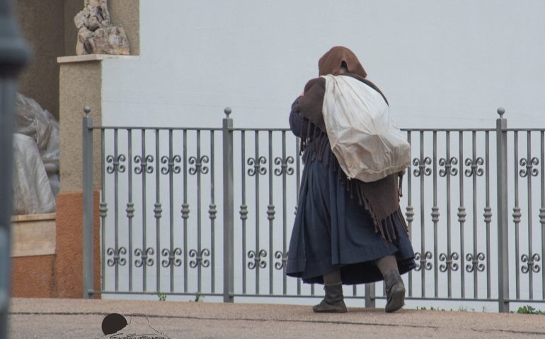 La foto del giorno. La forza degli anziani d’Ogliastra è leggendaria