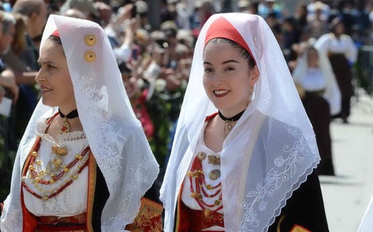 I gioielli della Sardegna: storia, curiosità e aneddoti delle meraviglie isolane da indossare