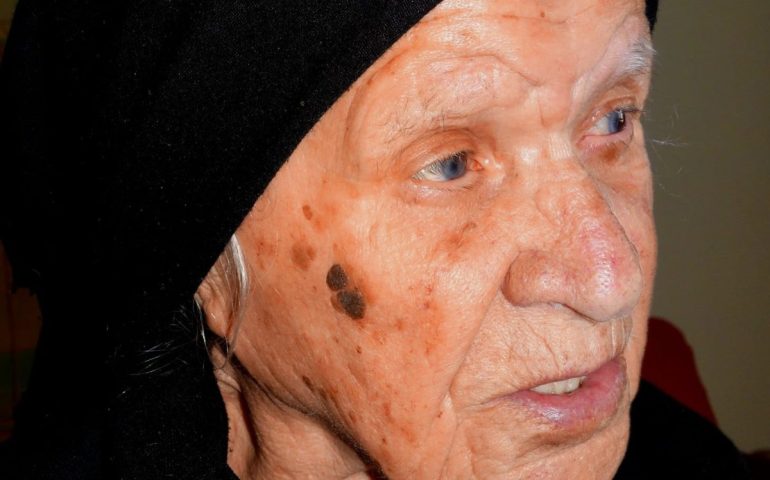 Addio alla supercentenaria sarda Mariangela Gessa: “Miss Simpatia” si spegne a 107 anni