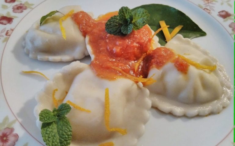 La ricetta Vistanet. Ravioli di ricotta e arancia, piatto tipico della Trexenta per il pranzo di Santo Stefano