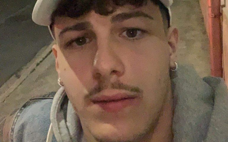 Tragico incidente stradale in Sardegna: muore un giovane calciatore 17enne