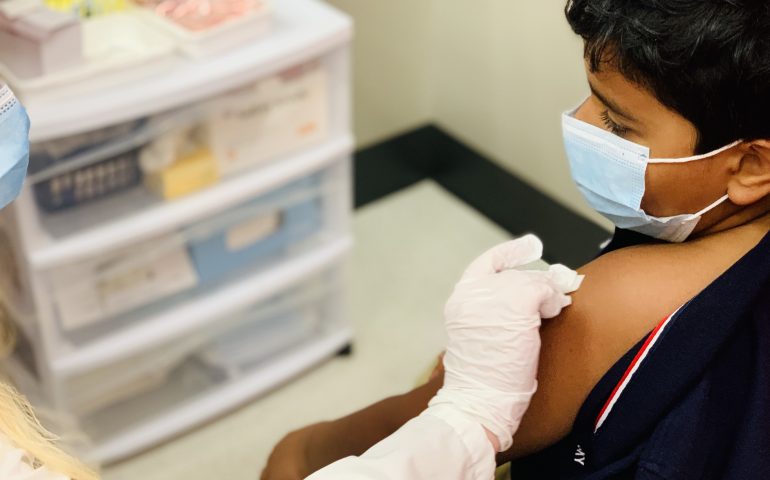 Vaccinazione in Sardegna, via alla terza dose “booster” per gli over 12