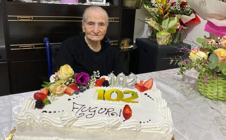Ogliastra terra di longevità. Perdasdefogu in festa: tzia Maria Brundu spegne 102 candeline