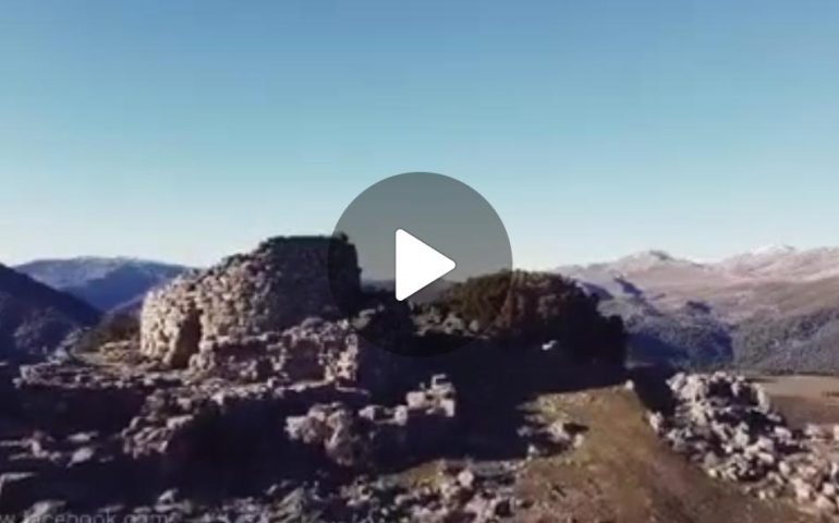 (VIDEO) In volo sul nuraghe di Ardasai. Le suggestive immagini di Antonio Deplano