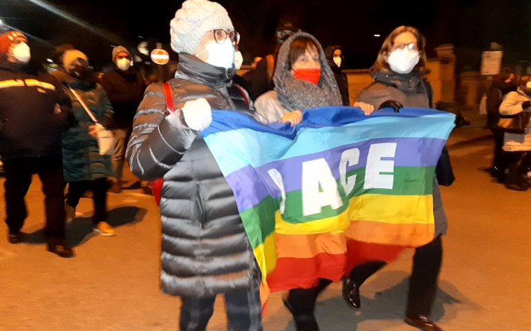 Nuoro dice no alla guerra: una marcia, guidata dal sindaco Soddu, per la città