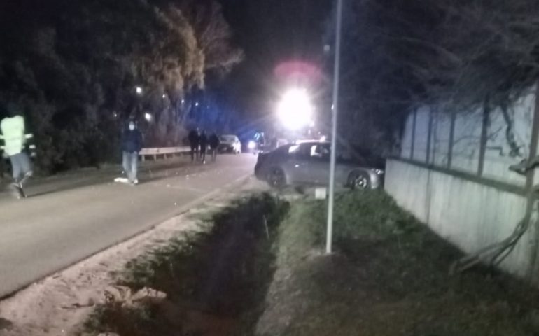 Tortolì, grave incidente nella notte nel viale Arbatax: tre feriti