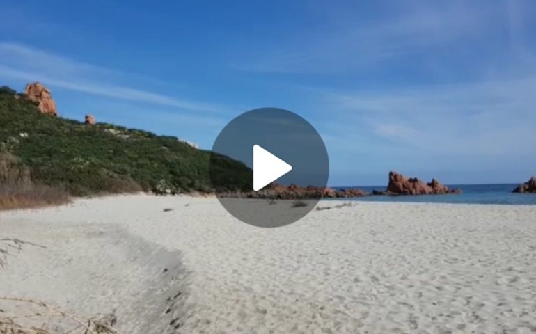 (VIDEO) Ogliastra, l’incantevole spiaggia di Cea: tripudio di colori anche a febbraio
