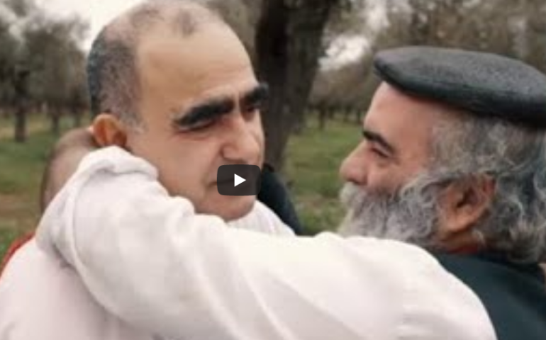 (VIDEO) Elio canta con gli Istentales e i Tenores di Neoneli l’inno alla Sardegna: l’anteprima