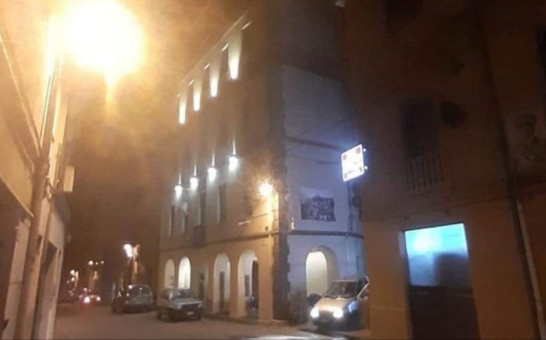 Jerzu aderisce alla protesta sul caro bolletta: spente le luci del palazzo comunale