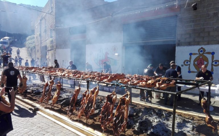 Leggende sarde. Giove goloso di maialetto e vini dell’Isola: il fumo degli arrosti sull’Olimpo