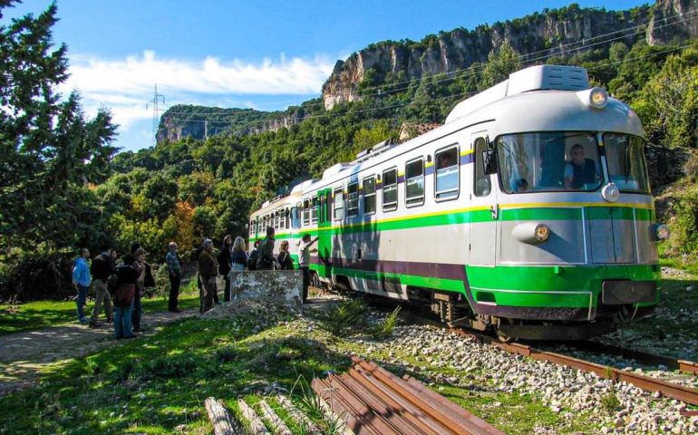 Primavera alle porte. Ripartono i viaggi del Trenino Verde della Sardegna: prima data domenica 6 marzo