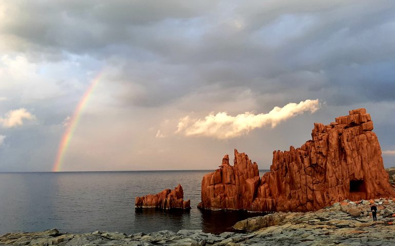 La foto del giorno: uno splendido arcobaleno alle Rocce Rosse