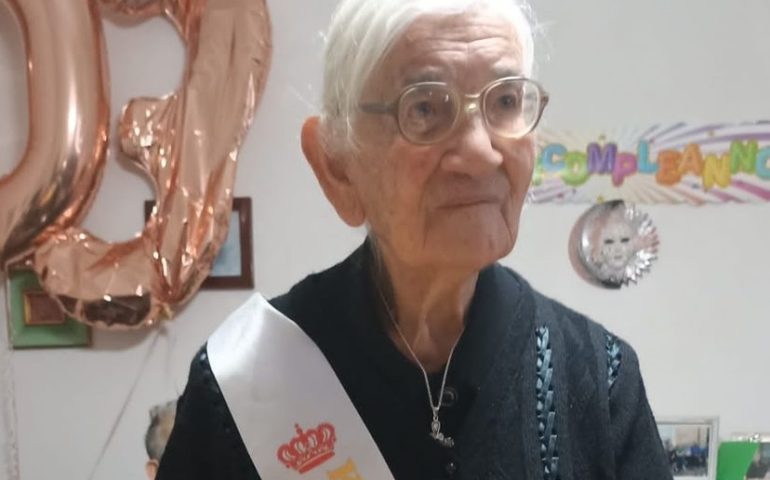 Gavoi in festa per i 103 anni di Tzia Peppina. Il sindaco: “Grande donna barbaricina, custode di alti valori”