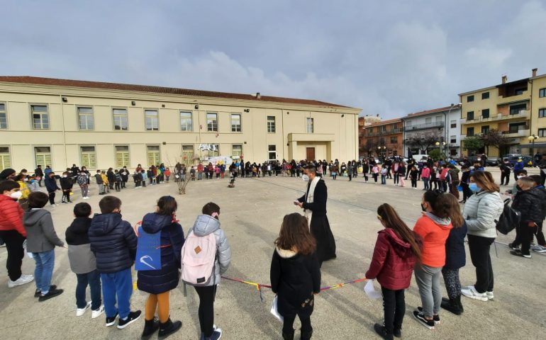 (FOTO) Tortolì, bambini e famiglie uniti in un girotondo per la Pace