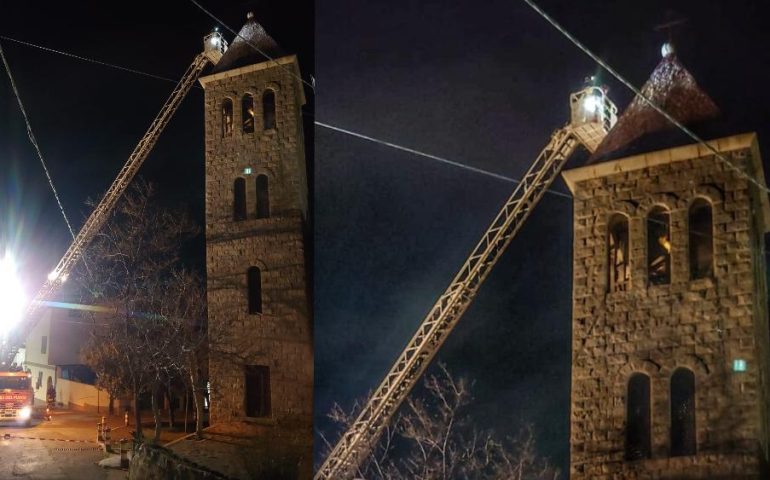 Arbatax, crollano calcinacci dal campanile di Stella Maris: intervengono i Vigili del Fuoco