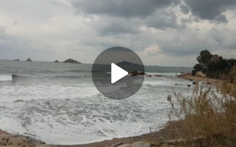(VIDEO) Ogliastra, lo spettacolo del mare agitato a Santa Maria Navarrese