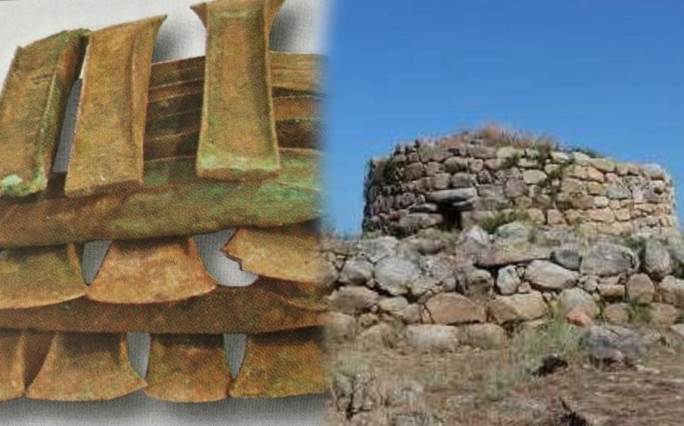 Le asce ritrovate all'interno del nuraghe