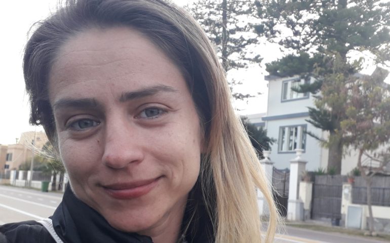 Olga, adottata in fasce e cuore grande per i bimbi d’Ucraina: “Siamo tutti fratelli, vogliamoci bene”