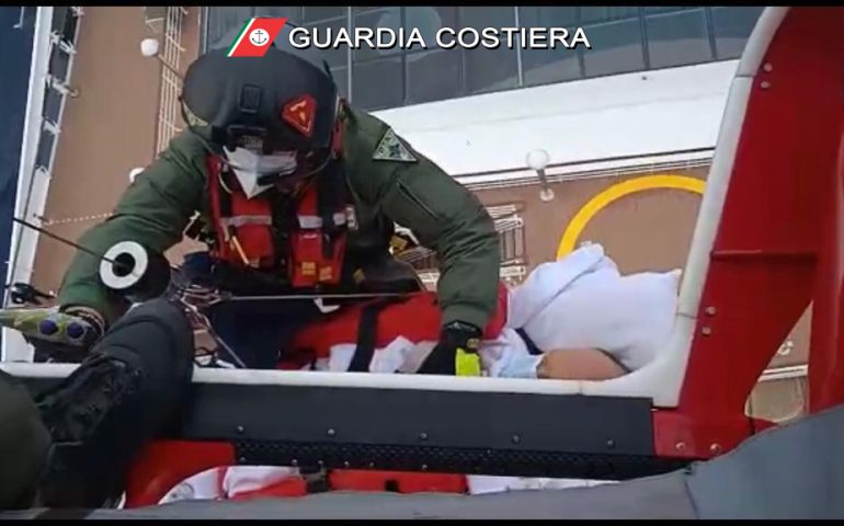 Sardegna, infarto sulla nave da crociera: passeggero soccorso e portato in ospedale