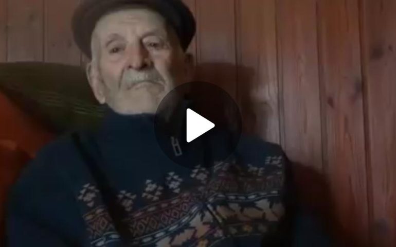 (VIDEO) La simpatia e la lucidità di tziu Raffaele Ghessa a 100 anni mentre racconta alcuni aneddoti