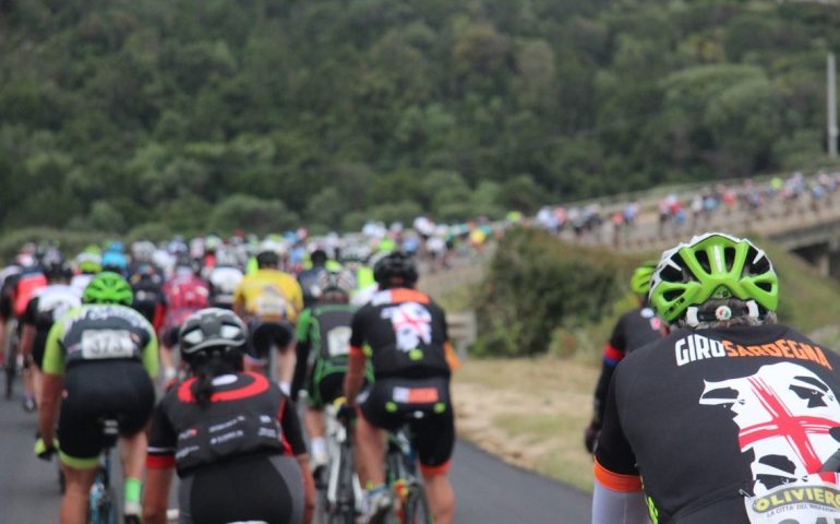 Tragedia durante il Giro di Sardegna: ciclista 64enne muore stroncato da un malore