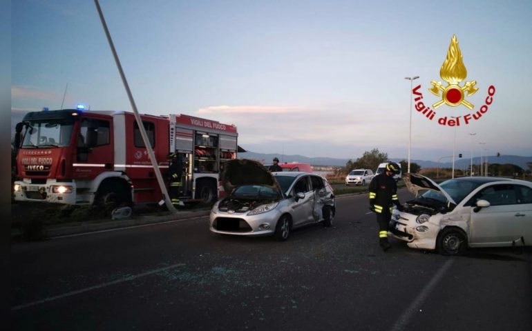 Sardegna, violento scontro fra due auto: due persone ferite all’ospedale, una è grave