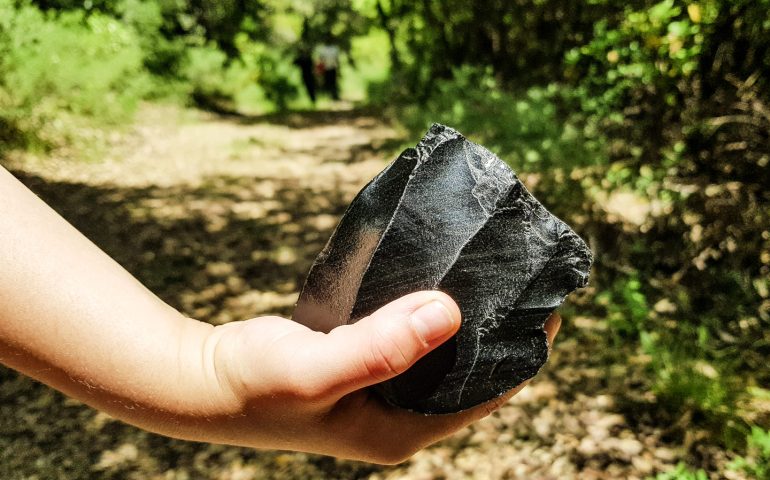 Lo sapevate? In Sardegna c’è il più grande giacimento di ossidiana del Mediterraneo