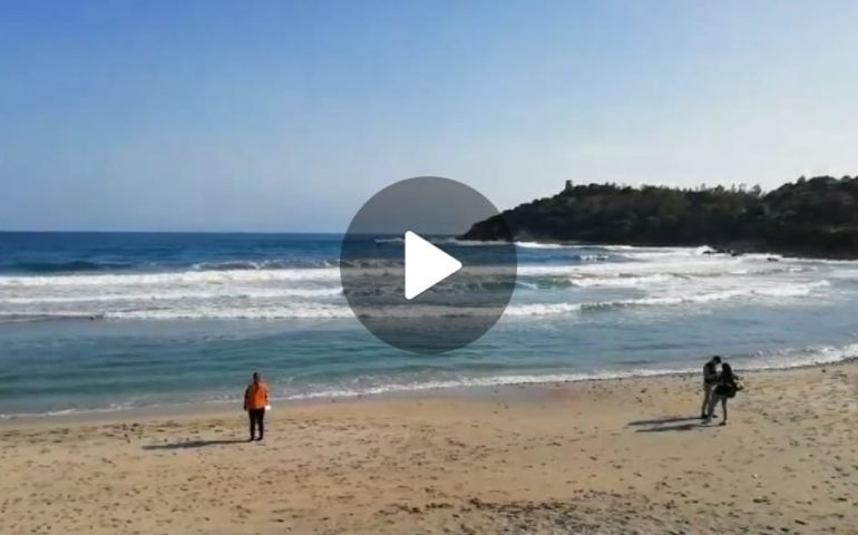 (VIDEO) Arbatax, lo spettacolo delle onde del mare a Porto Frailis