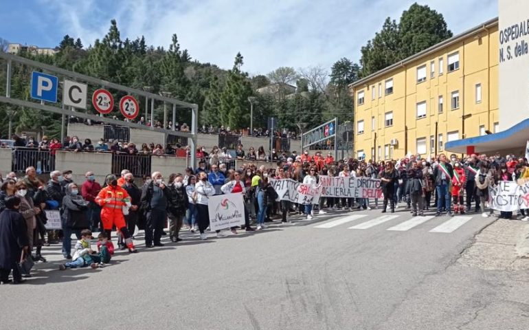 (FOTO) L’Ogliastra scende in piazza per rivendicare il diritto alla Salute