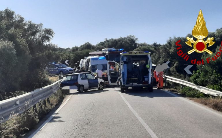 Sardegna, incidente frontale fra due auto: due feriti trasportati all’ospedale