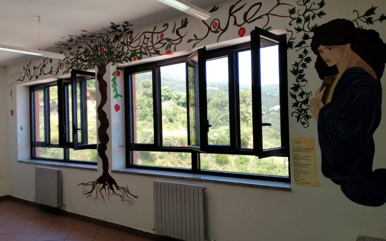 Lanusei, il mito di Proserpina in un murale al Liceo Artistico