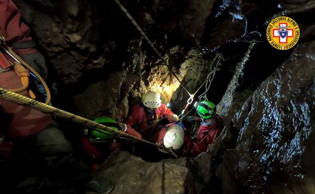 Speleologo si infortuna dentro una grotta di Urzulei: in corso le operazioni di recupero
