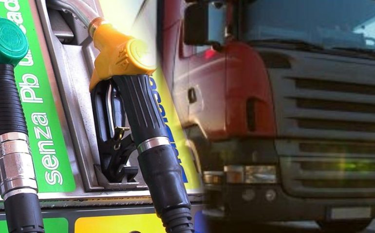 Caro prezzi dei carburanti: nuova protesta dei camionisti sardi