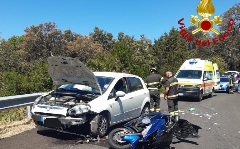 Sardegna, terribile incidente tra un’auto e una moto: una bimba di 7 anni e altre due persone all’ospedale