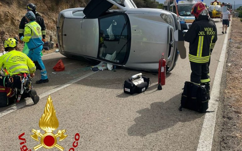 Sardegna, spaventoso incidente: auto si ribalta, donna trasportata in elicottero all’ospedale