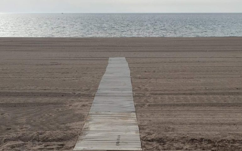 (FOTO) Lotzorai, la spiaggia “Is Orrosas” si rifà il look per la prima domenica di giugno