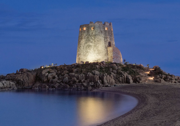 La torre di Bari Sardo sulla più importante rivista internazionale di lighting design