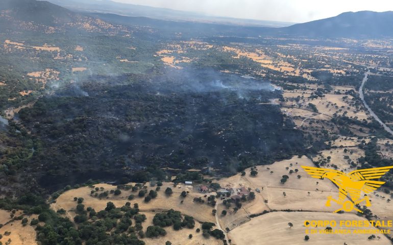 Anche oggi la Sardegna in fiamme, 22 incendi e torna l’incubo nell’oristanese
