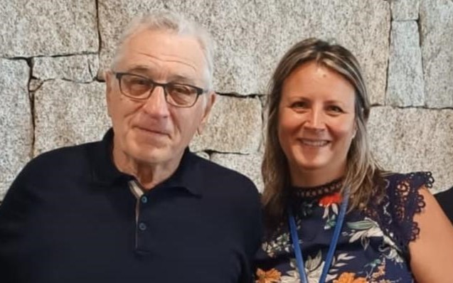 Robert De Niro sceglie la Sardegna: a Olbia gara di selfie con la star americana