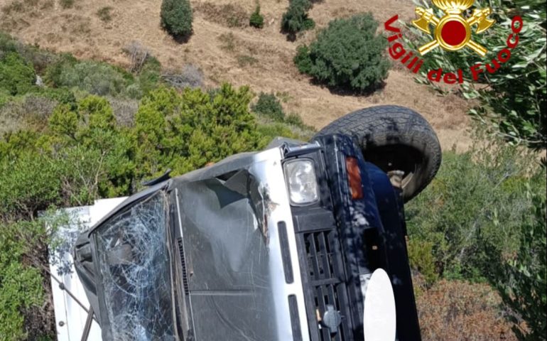 Tragedia nel Nuorese: anziano sbanda con l’auto e perde la vita nello schianto