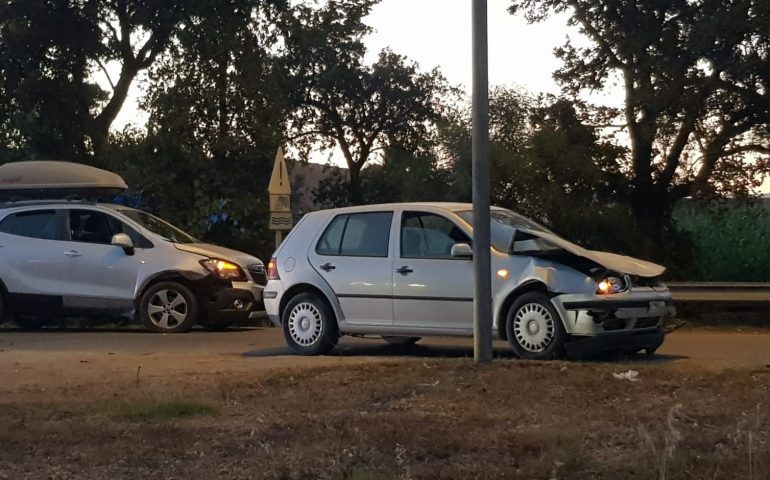 Tortolì, scontro tra due auto in Viale Arbatax