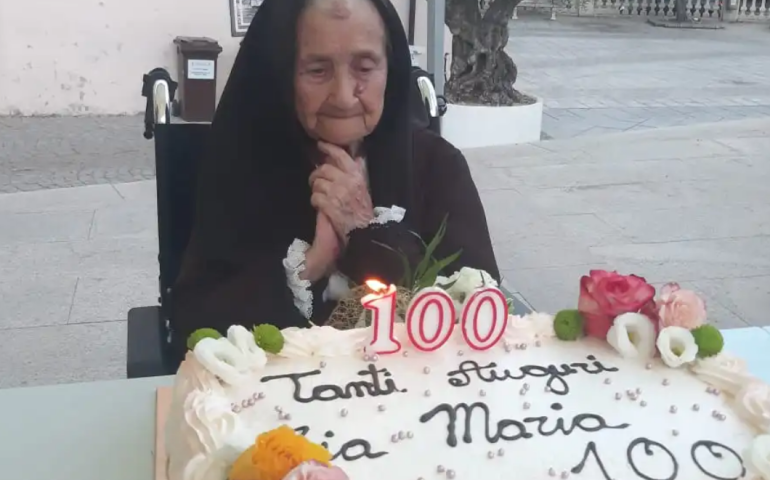 Loceri in festa per i 100 anni di Tzia Maria Mulas. L’Ogliastra, ancora una volta, terra di longevità