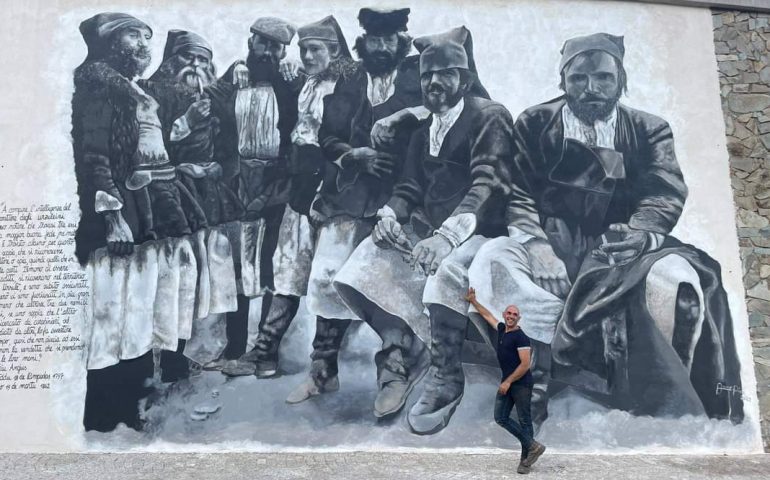 (FOTO) Un nuovo grande murale a Urzulei: un’opera identitaria ricca di storia