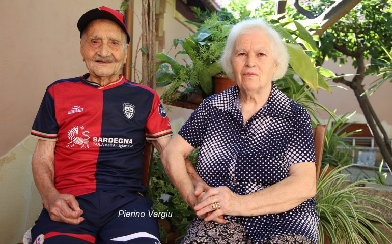 Sardegna terra di longevità. Il centenario Tziu Attilio, tifoso del Cagliari